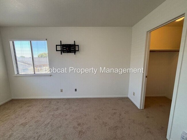 Building Photo - 136 Dayton Village Pkwy