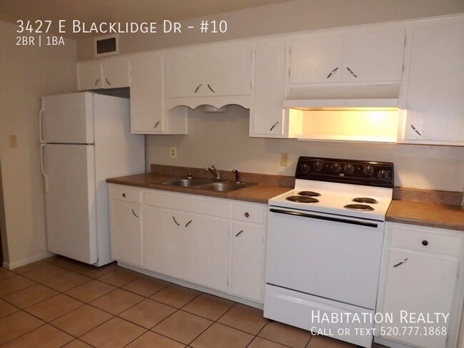 Building Photo - Lovely 2Bed/1Bath with a Community Pool in...