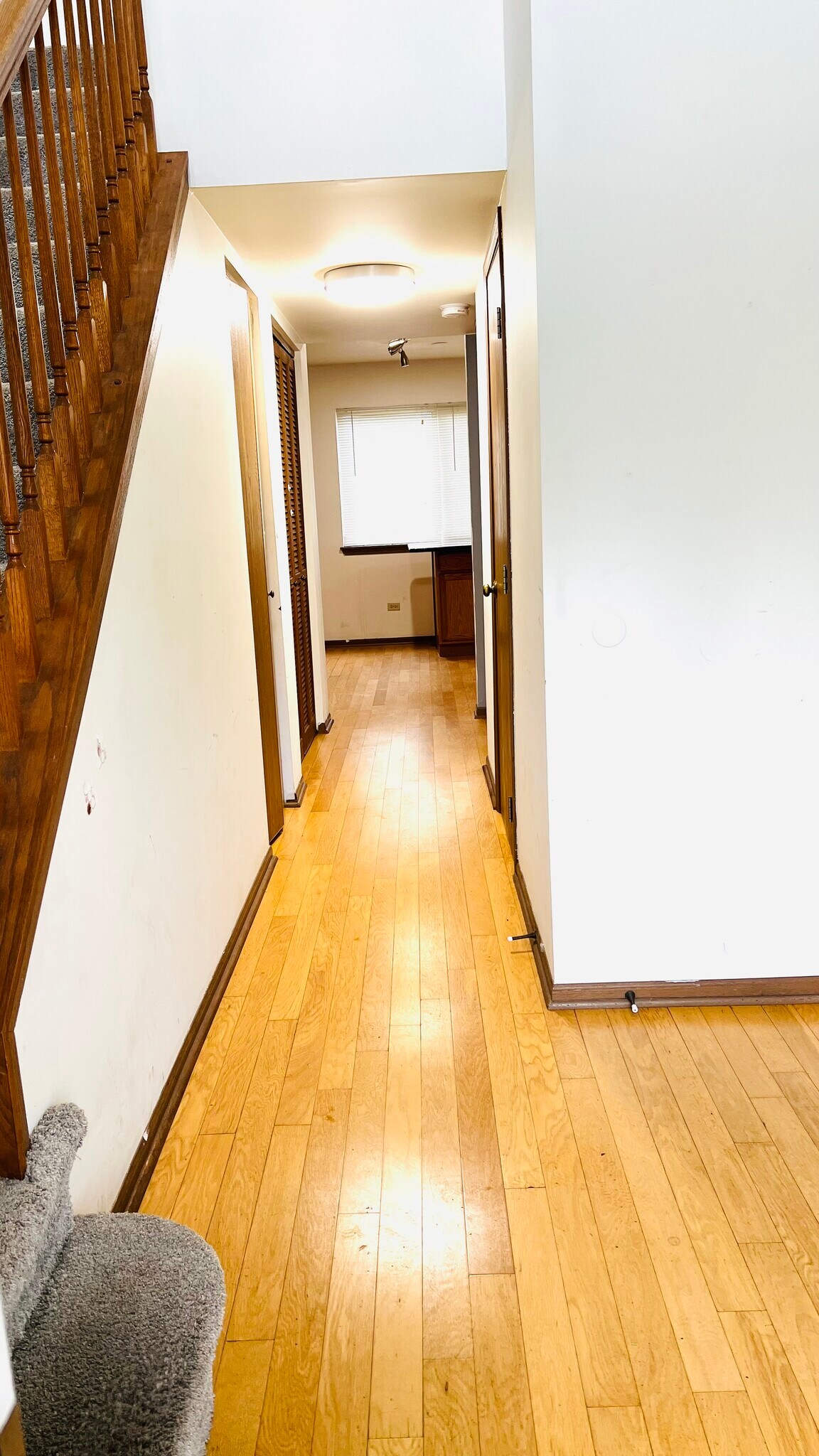 Building Photo - 722 E Whispering Oaks Dr