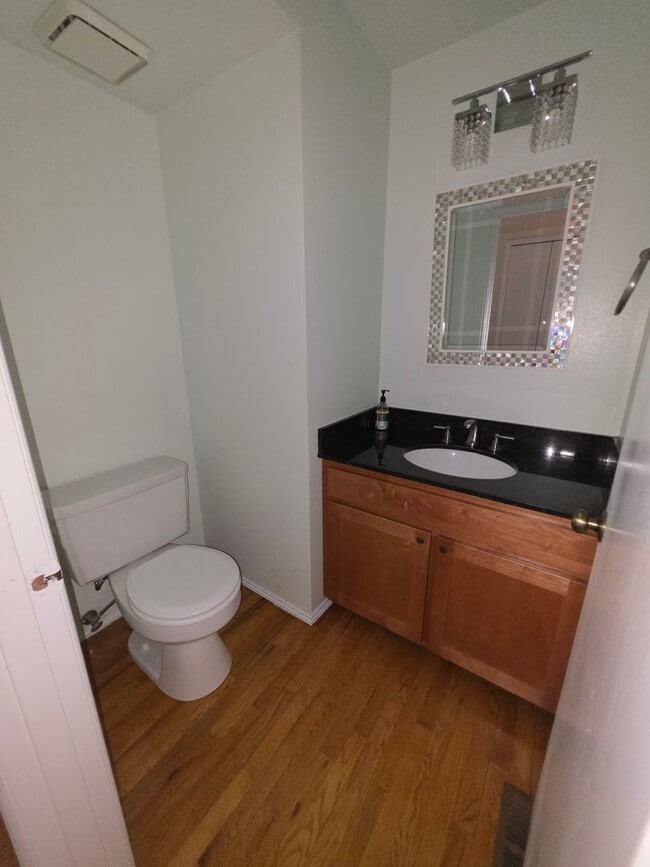 Building Photo - Lovely 4 bedroom Somerset Home in Private Wooded Setting