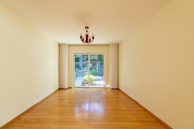 Building Photo - 908 Glennan Dr