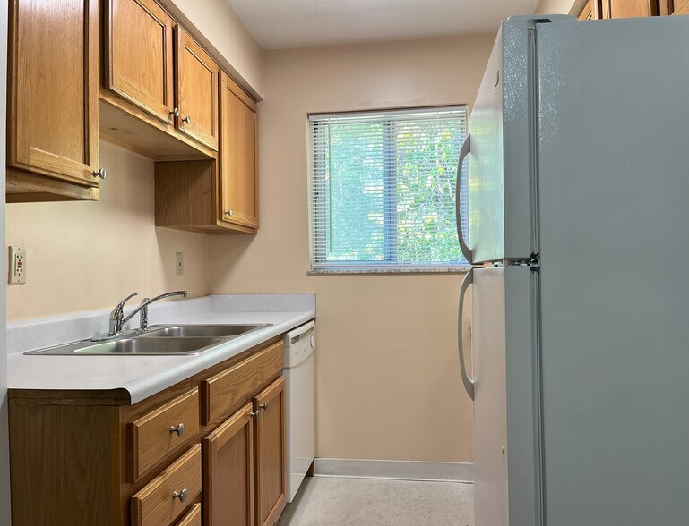 Kitchen - 5609 Happy Hollow Rd