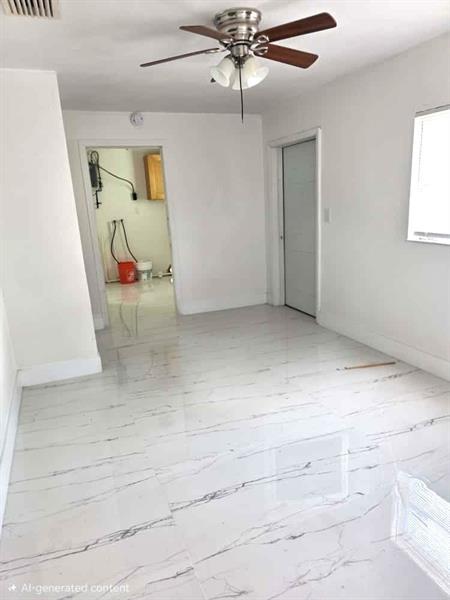 Building Photo - 364 NW 2nd Ct