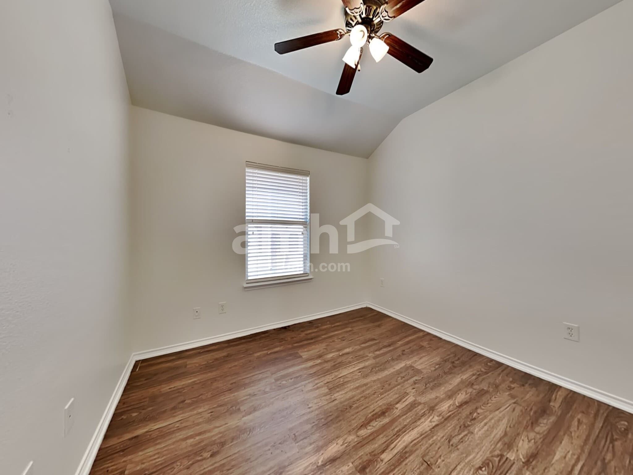 Building Photo - 1116 Lake Hollow Dr