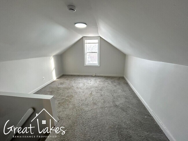 Building Photo - Lovely 3 Bedroom 1 Bathroom now available for rent