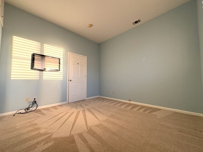 Building Photo - Charming Waterfront Single Family Home in Redwood Shores Available Now!