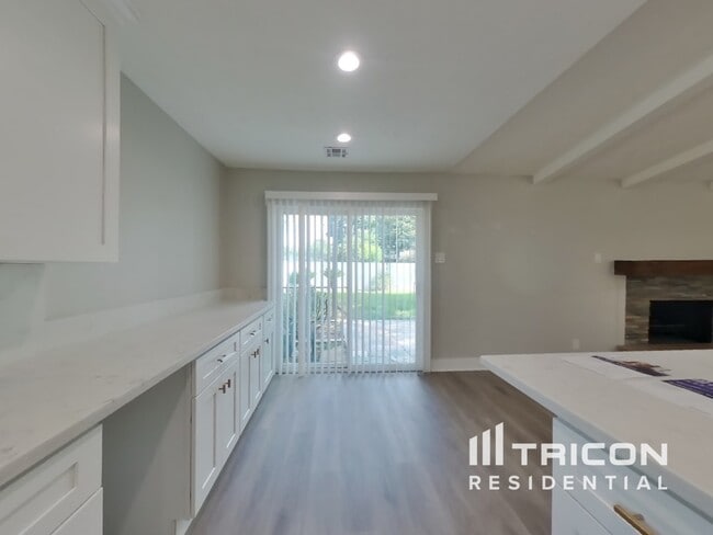 Building Photo - 9330 Highmeadow Dr