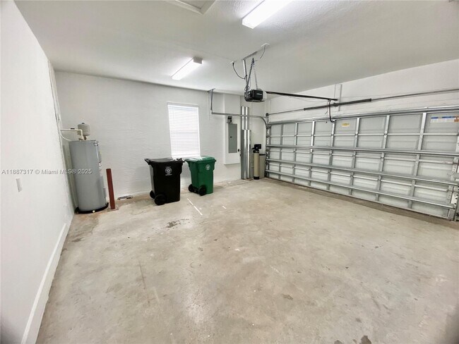 Building Photo - 7879 NW Greenbank Cir