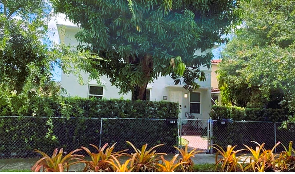 front duplex - 685 SW 19th Rd