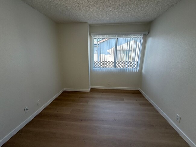 Building Photo - 24802 Sherwood Way