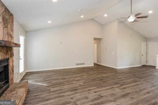 Building Photo - 2752 Hawk Trace NE