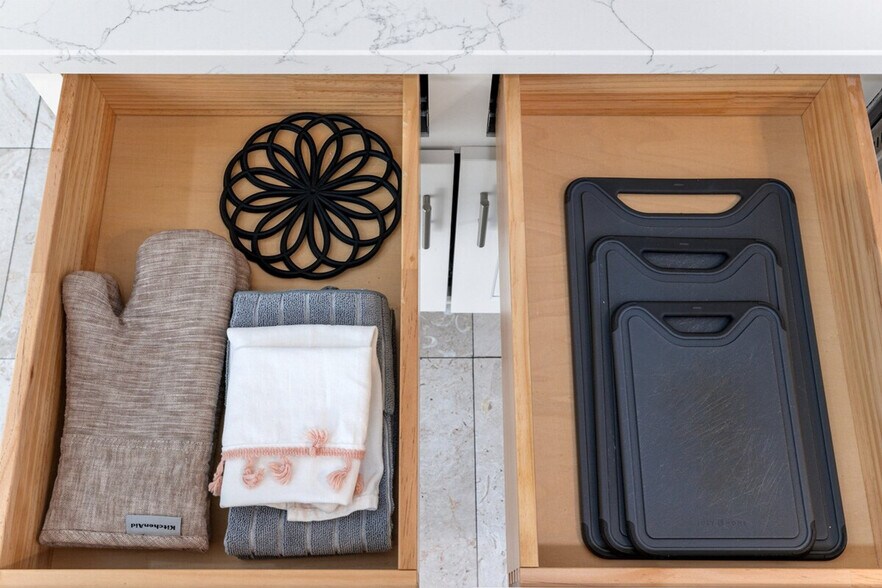 Building Photo - 398 Pinehurst Ave