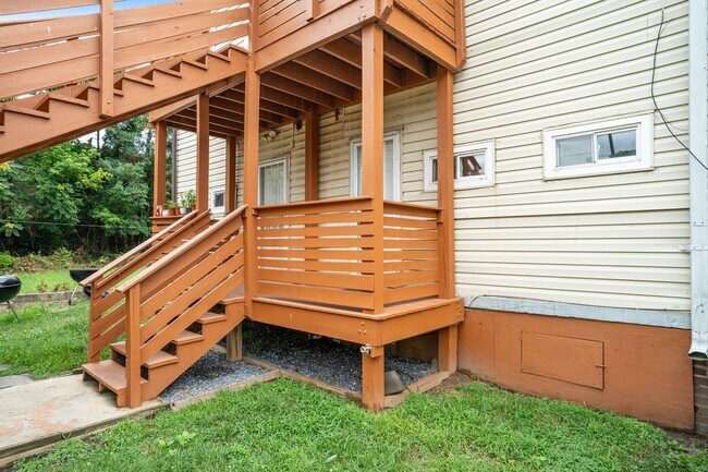 Building Photo - Kingman Park Charming Brick Townhome - Move-In Ready