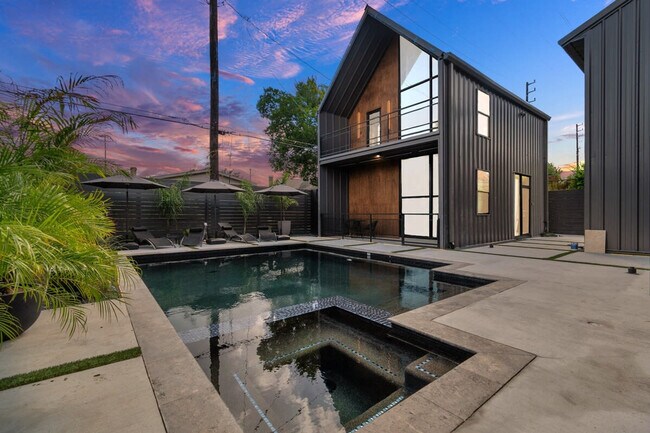 Building Photo - 2683 Blodgett St