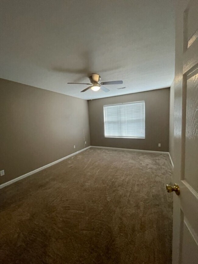 Building Photo - Hardin Valley Knoxville 37932 - 4 bedroom, 2 bath home - Call Ed Johnson 865-924-5045