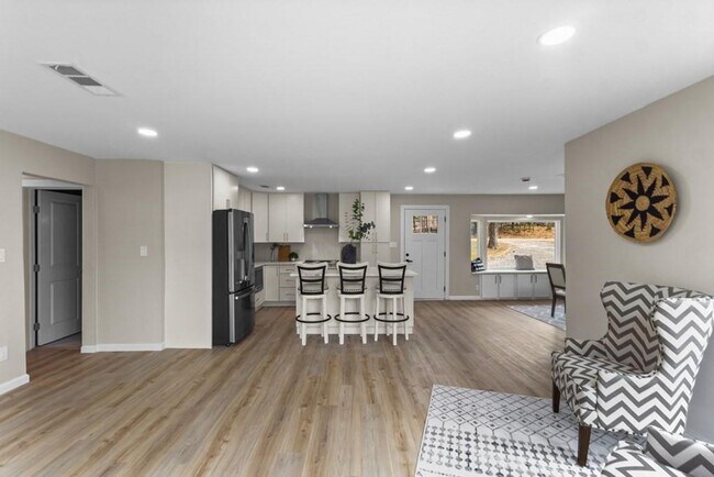 Building Photo - 2155 Hickory Trce