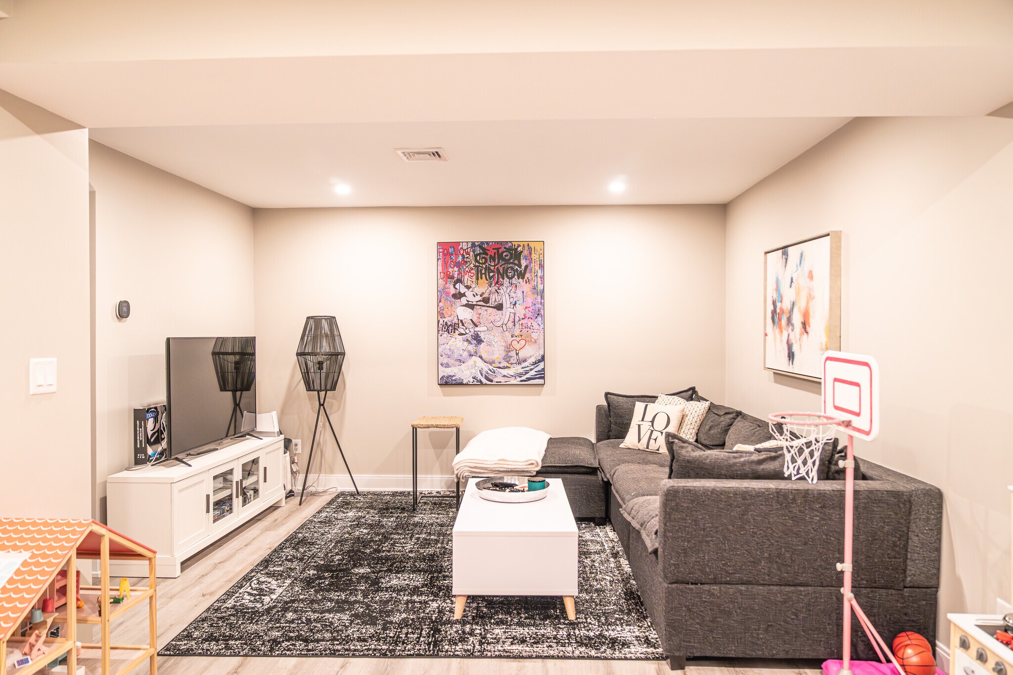 Building Photo - 279 Suffolk Ave