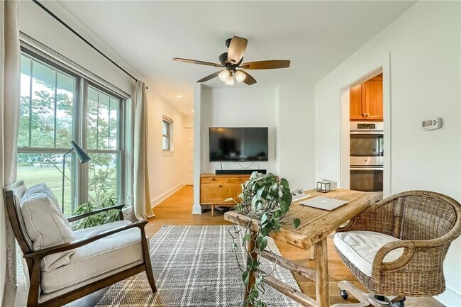 Building Photo - 1524 Sheridan Trail