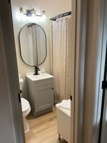 Building Photo - 212 Washington St W