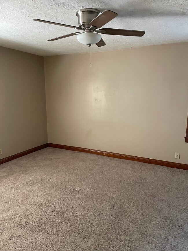 Building Photo - 210 Browns Ln