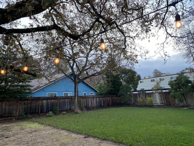 Building Photo - 164 Vía Del Sol