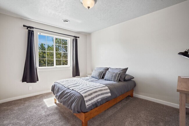 Building Photo - 4bd/2.5ba South Boise Home w/3-Car Garage!