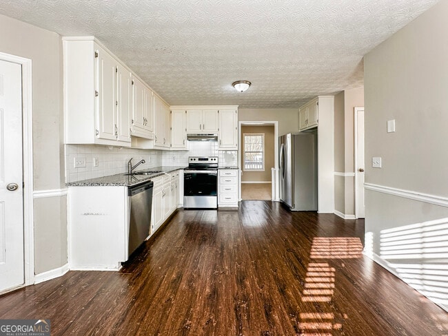 Building Photo - 20 Vintage Dr