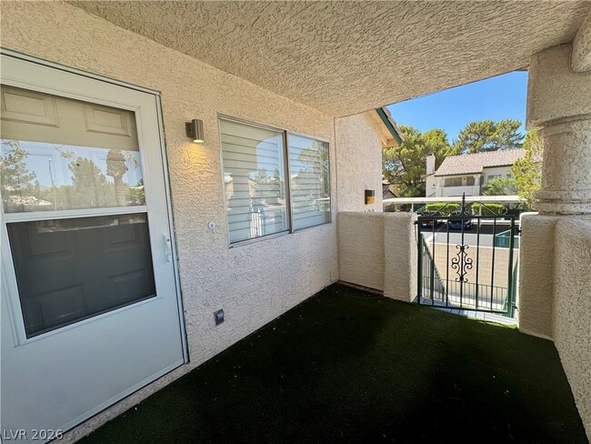 Building Photo - 1400 Oak Rock Dr