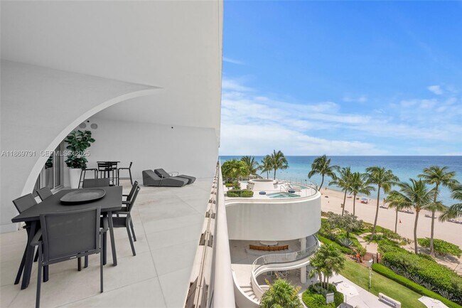 Building Photo - 16901 Collins Ave