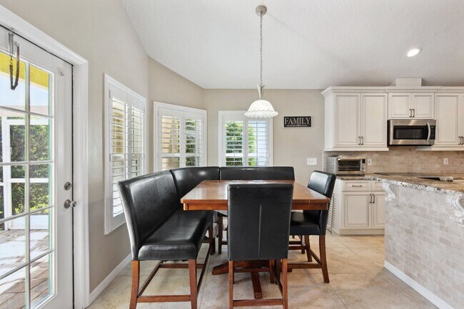 Building Photo - 4 Bedroom Single Family in Orlando