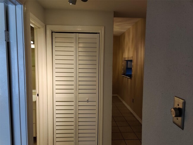 Building Photo - 3100 Walnut Bend Ln