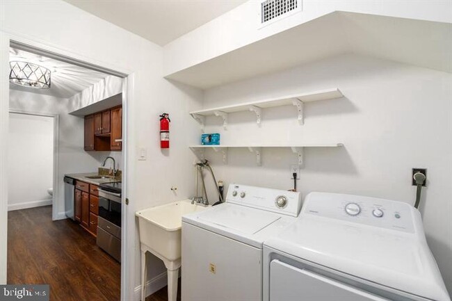 Building Photo - 3458 Norwood Pl