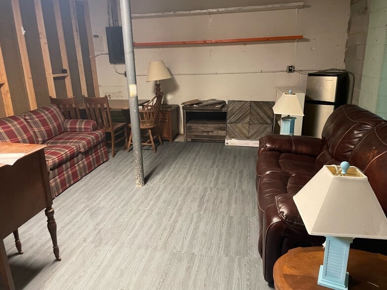 Ground Floor Bonus Room or Bedroom - 172 Cross Park Dr