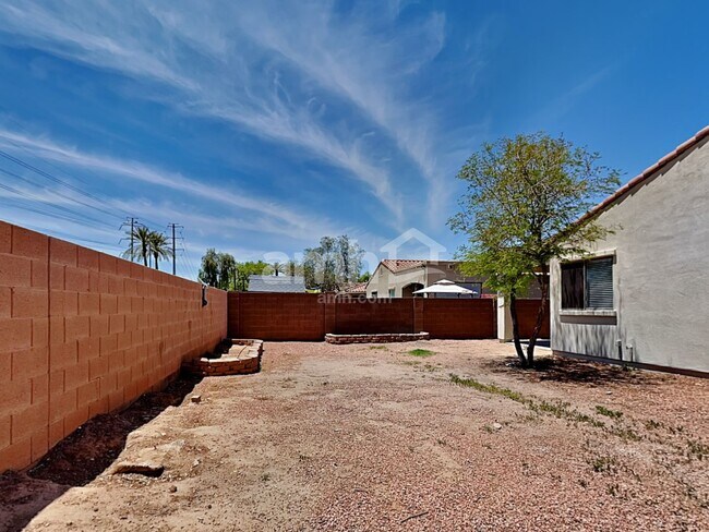 Building Photo - 8211 W Forest Grove Ave