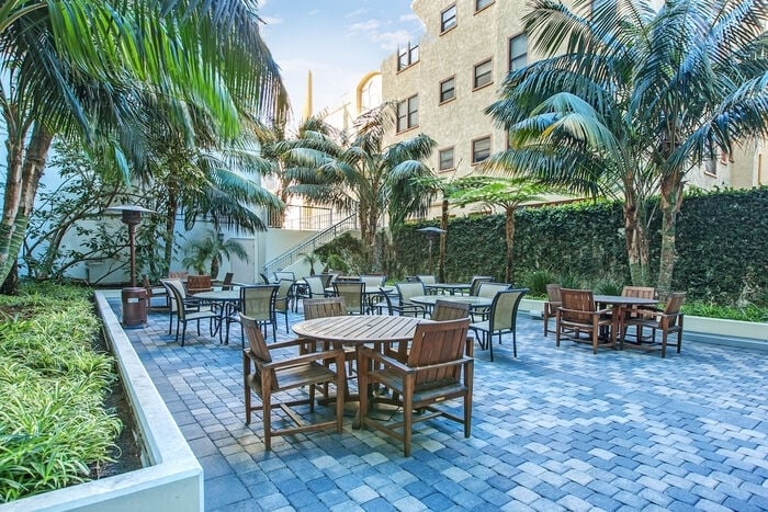 Building Photo - 850 Beech St