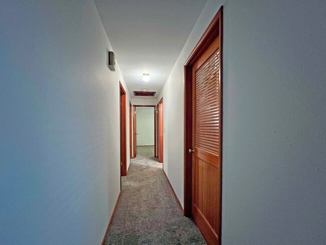 Building Photo - Adorable Three Bedrooom in Edgewood