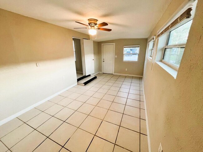 Building Photo - 10367 109th Ave