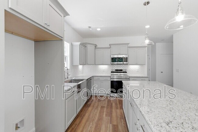Building Photo - 406 Legends Court