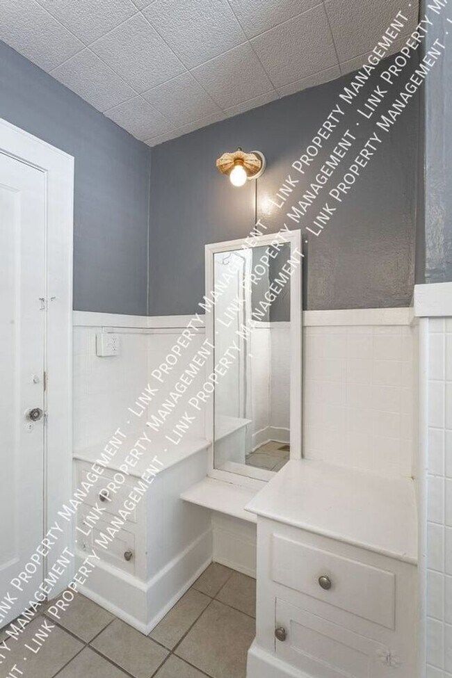 Building Photo - Charming Fully Renovated 4-Bedroom Home in...