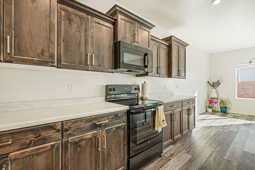 Building Photo - 1382 E White Desert Dr