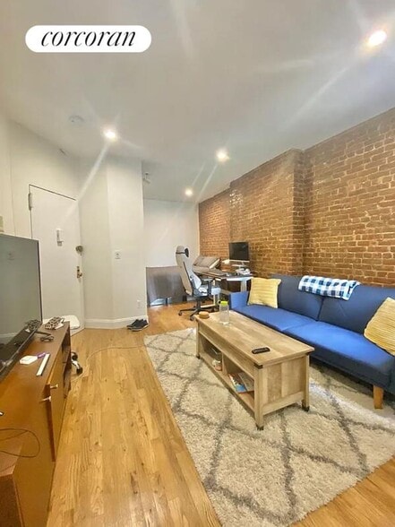 Building Photo - 509 E 81st St