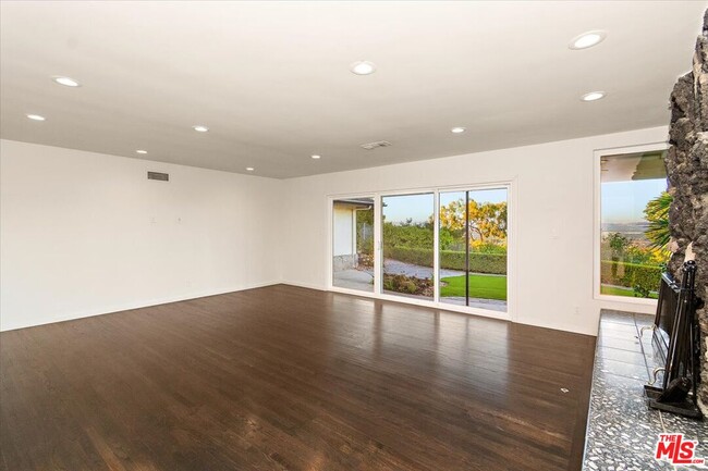 Building Photo - 15451 Longbow Dr