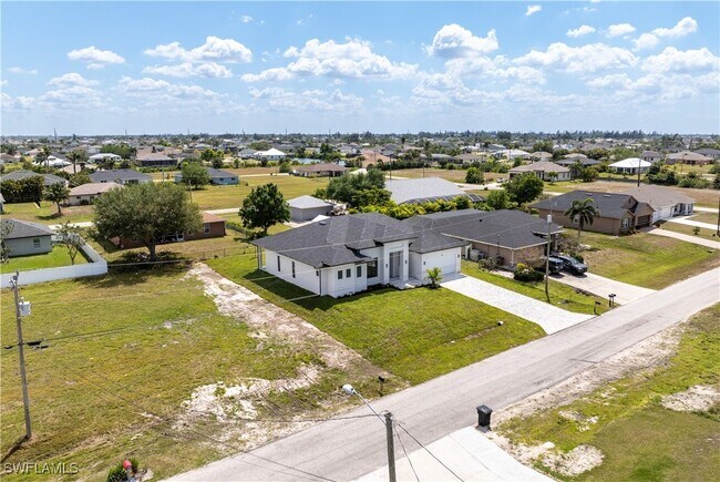 Building Photo - 129 NW 27th Pl