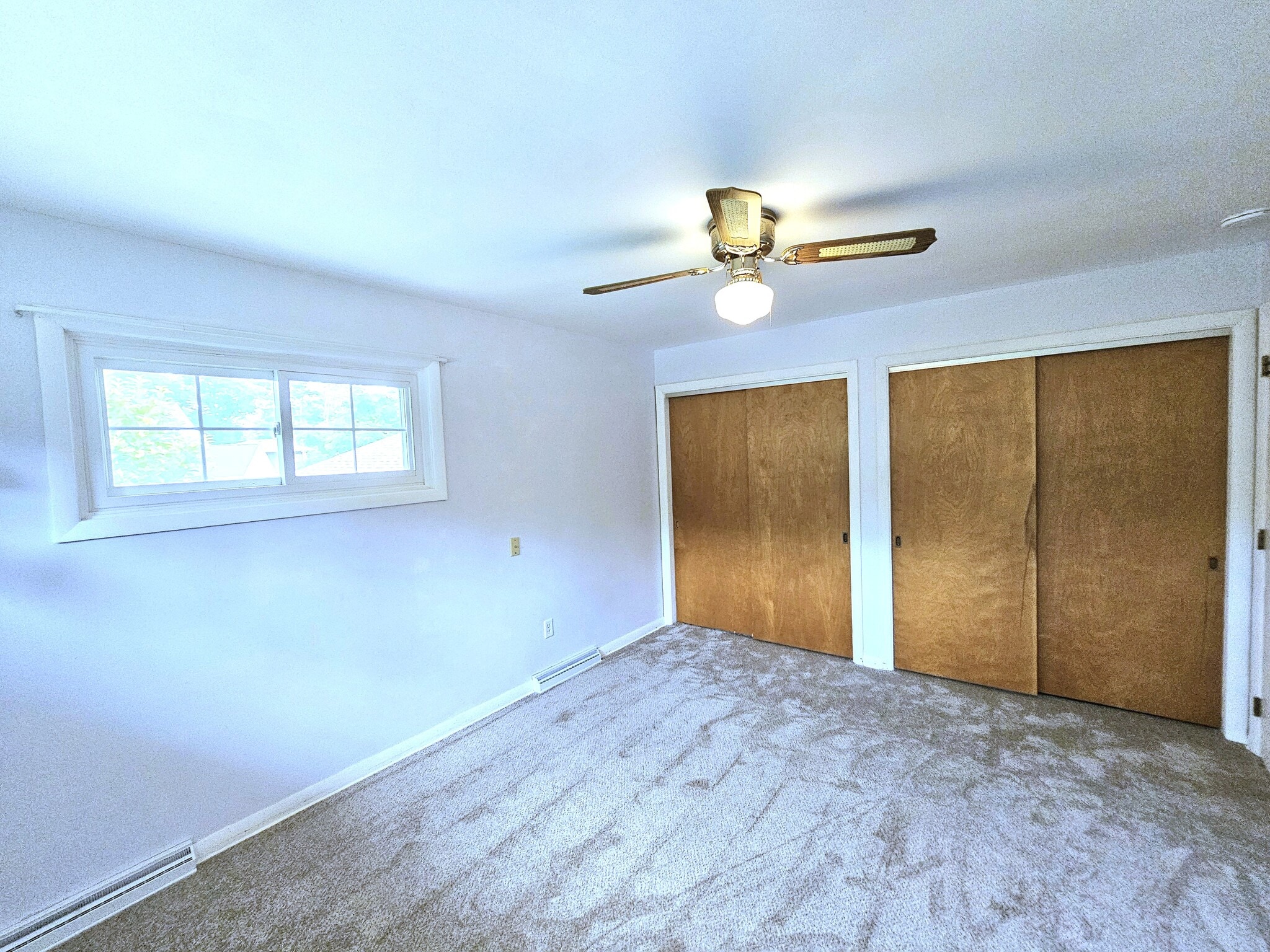 Upper Level- Primary Bedroom 4- 14.5x11.4 - 172 Lincoln Hill Dr