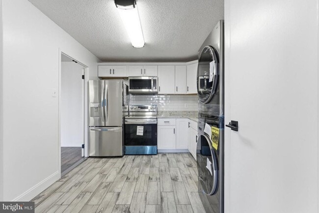 Building Photo - 250 S Reynolds St