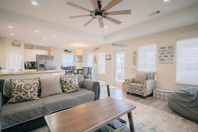 Building Photo - 12919 Coronado Dr