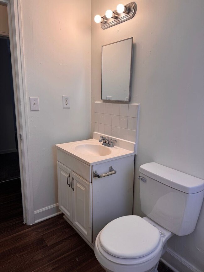 Building Photo - 2 BED, 1 BATH HOME LOCATED IN GREENSBORO