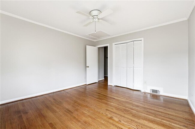 Building Photo - 1846 Fernwood Rd NW