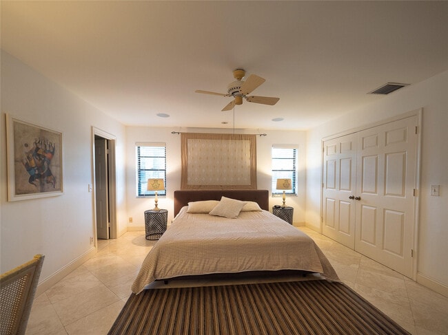 Building Photo - 2899 NW 26th Ave