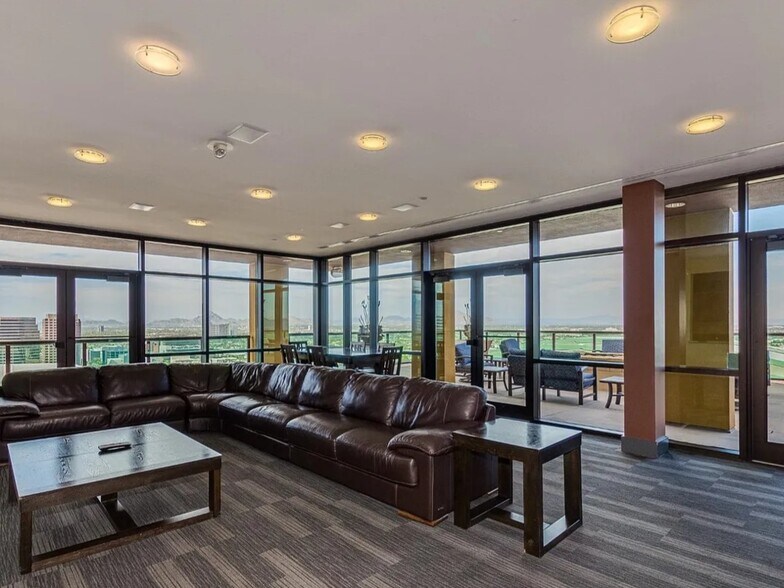 Building Photo - 310 S 4th St